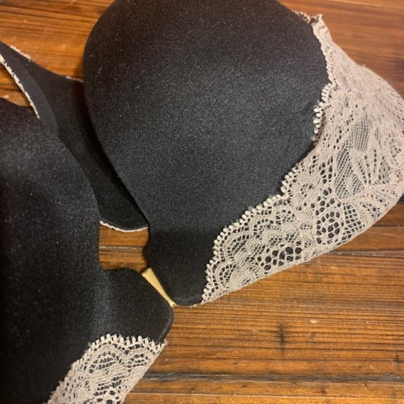 Victoria's Secret Push-Up Black Bra with Lace - 34C - Picture 2 of 4